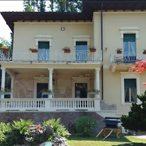 La Del , Ghirla Italien