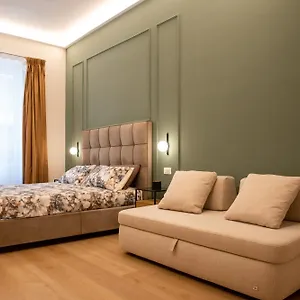 33 Naples